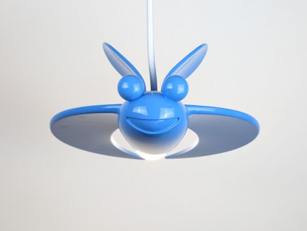 vue de face en macro du luminaire Luciol bleu ciel par François Kessler